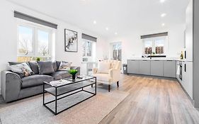 The Marsons Collection - New Luxury Apartment - Balcony - 2 Bedrooms - Secure Parking - 1Mc